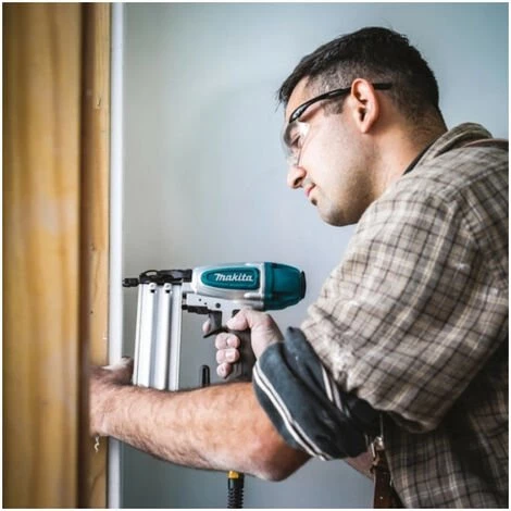 Cloueur Pneumatique 8 Bar 15-50mm AF506 MAKITA + 3000 Clous 30, 40 Et 50 Mm â Image 2